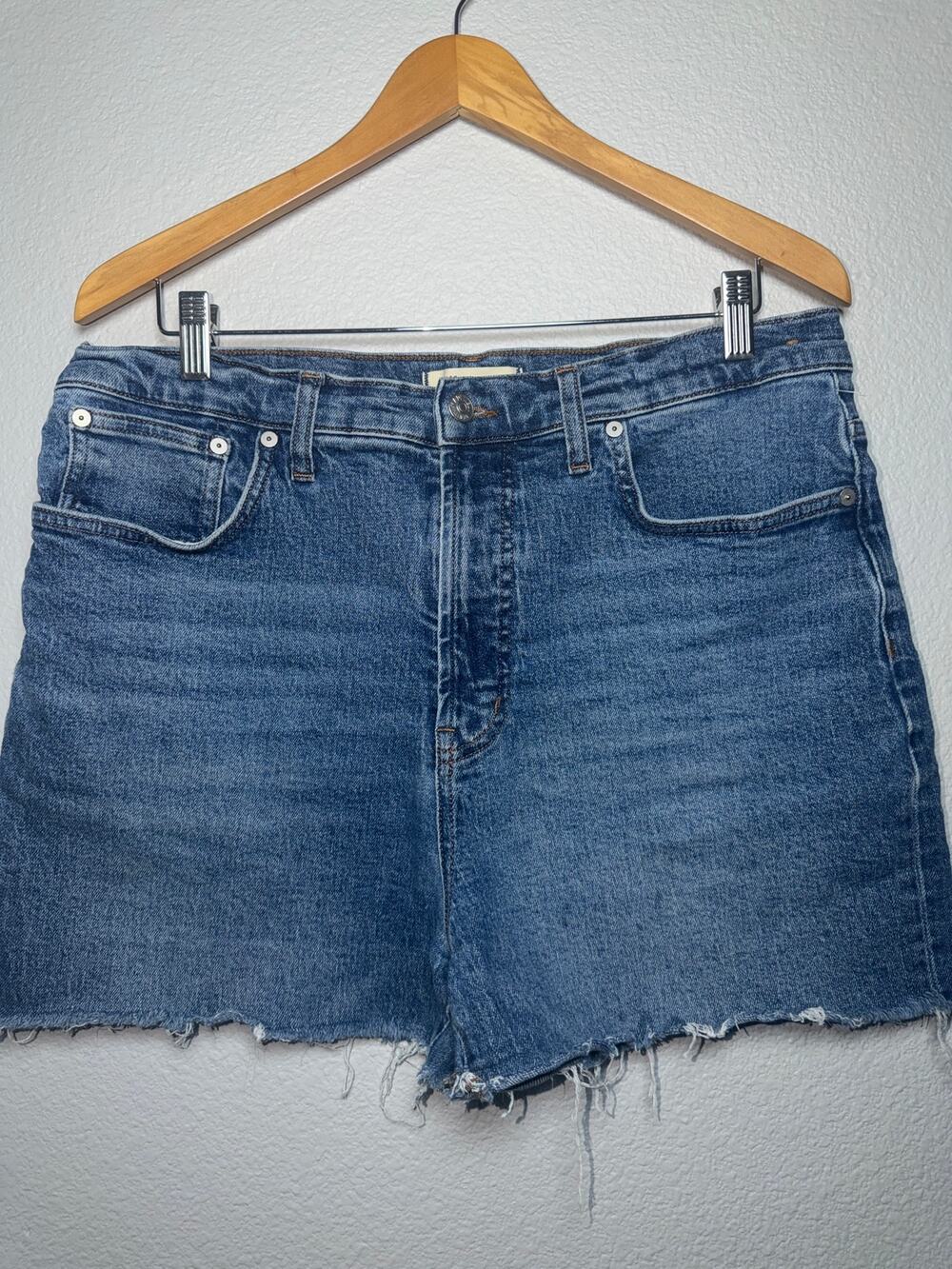 Madewell The 1991 Straight Cut Off Denim Shorts Size 33 Medium Wash Raw Hem
